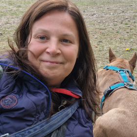 Esther de Vires, Hondentraining Hondenschool Heerenveen, Kahundaz, Friesland, Groningen, Drenthe, gedragsbegeleiding